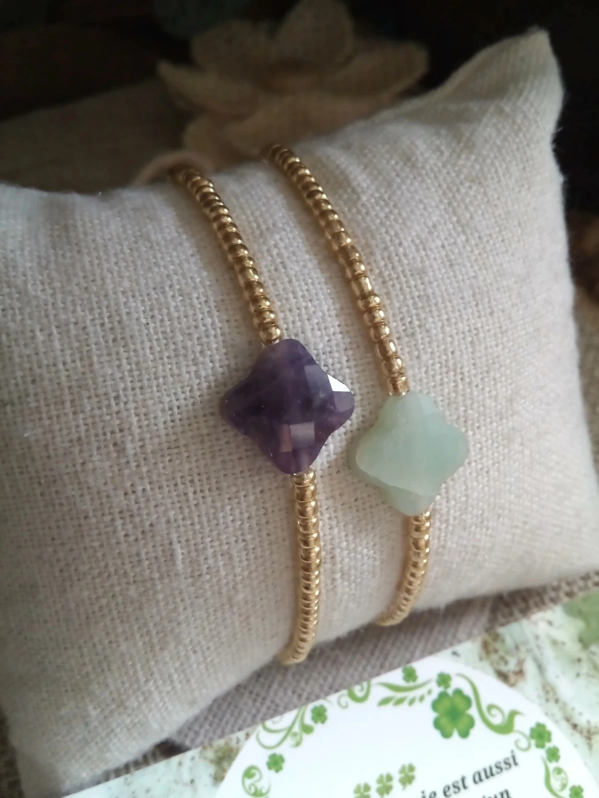 Lote de 2 pulseras de piedra en forma de trébol + tarjeta – photo 3